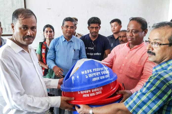 Dustbins being distributed by the production team to Inspector General and Minister Suklabaidya at the Central Jail